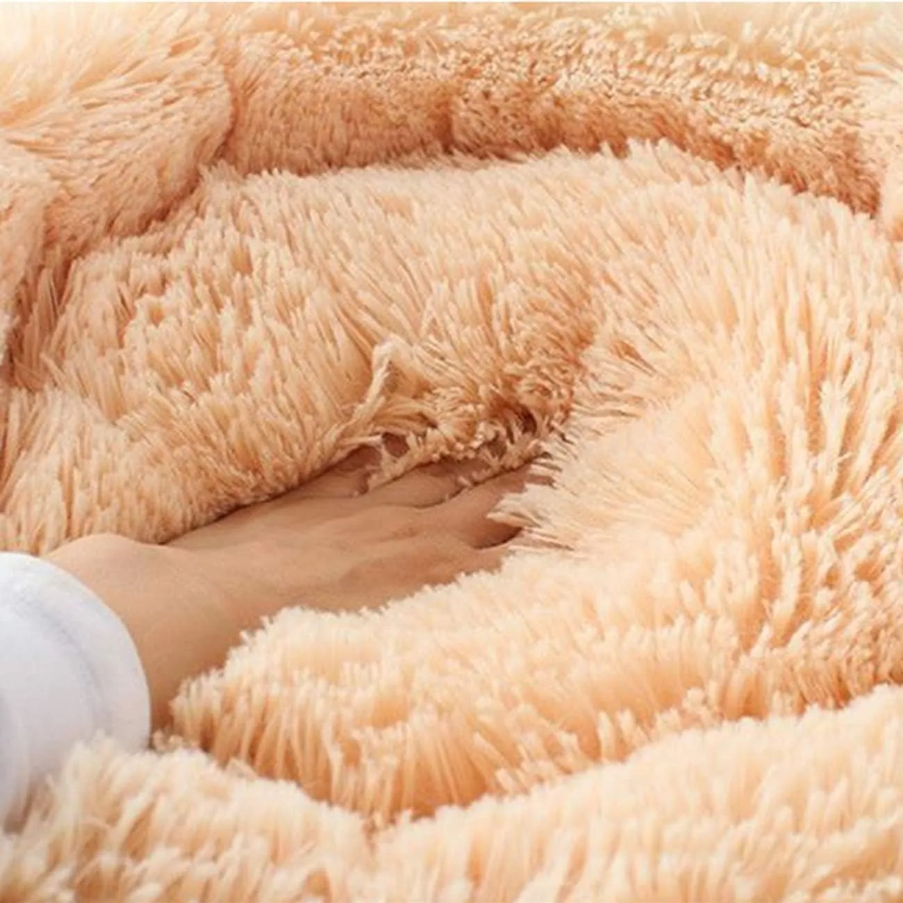 huraty Plush Calming Dog Bed, Faux Fur Donut Cuddler Bed for Cats, Anti-Skid & Anti-Anxiety, 20 Inch for Puppy and Kitties, White, S